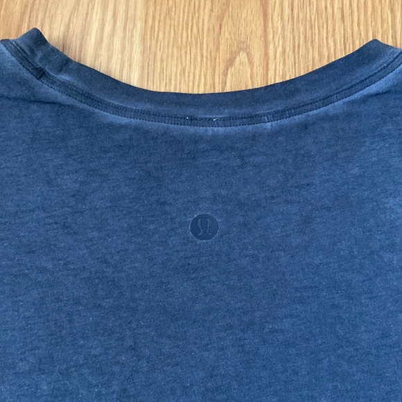 ❤️ Lululemon Cates Tee Sublimado Pigment Dye Cadet Blue Size 4 NWOT - Picture 5 of 6